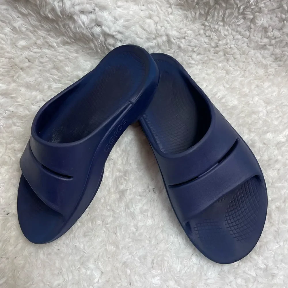 OOFOS  LLC Unisex Navy Blue slides Sandals light weight Arch support SZ …